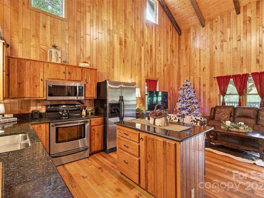 70 Rebel Run, Linville Falls, NC 28647.  MLS# CAR4283218, YatesRealty ID 27641. 