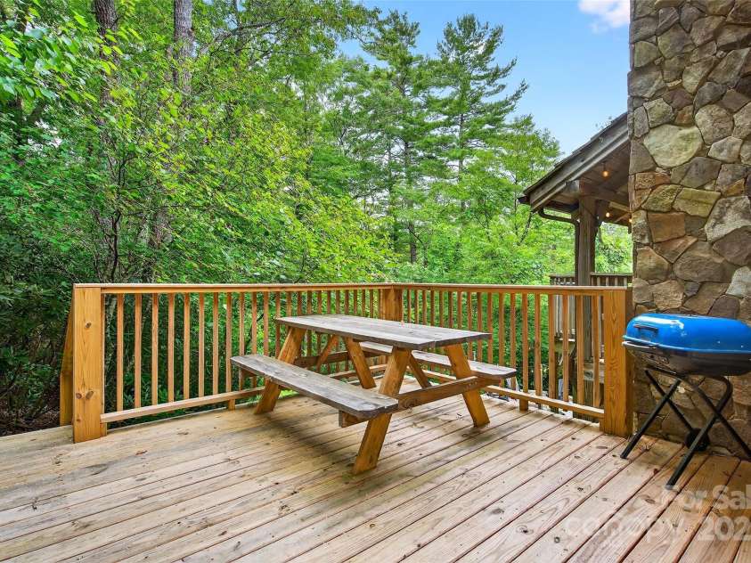 70 Rebel Run, Linville Falls, NC 28647.  MLS# CAR4283218, YatesRealty ID 27641. 