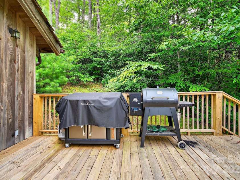 70 Rebel Run, Linville Falls, NC 28647.  MLS# CAR4283218, YatesRealty ID 27641. 