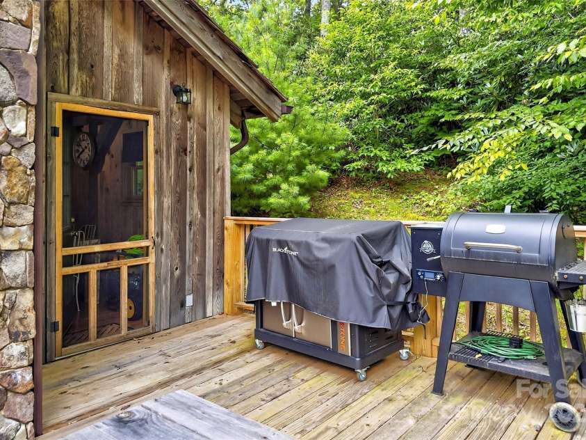 70 Rebel Run, Linville Falls, NC 28647.  MLS# CAR4283218, YatesRealty ID 27641. 