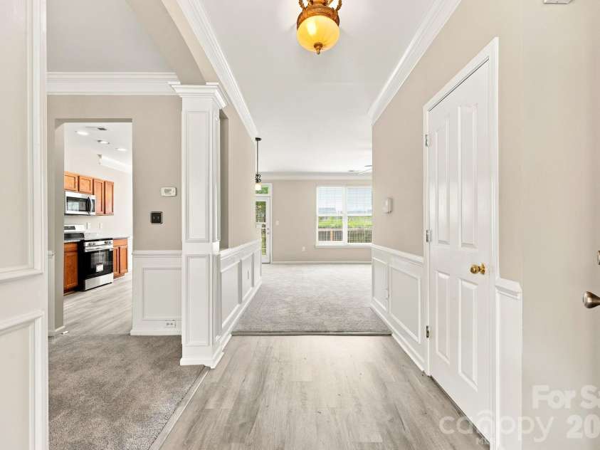 6826 Chieftain Drive, Charlotte, NC 28216.  MLS# CAR4388778, YatesRealty ID 27642. 