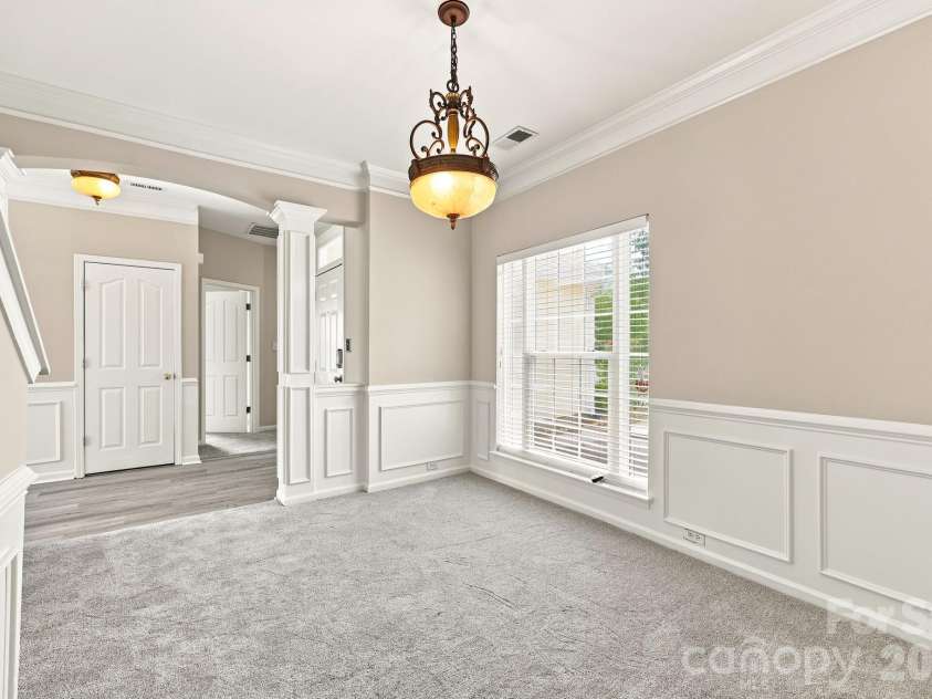 6826 Chieftain Drive, Charlotte, NC 28216.  MLS# CAR4388778, YatesRealty ID 27642. 