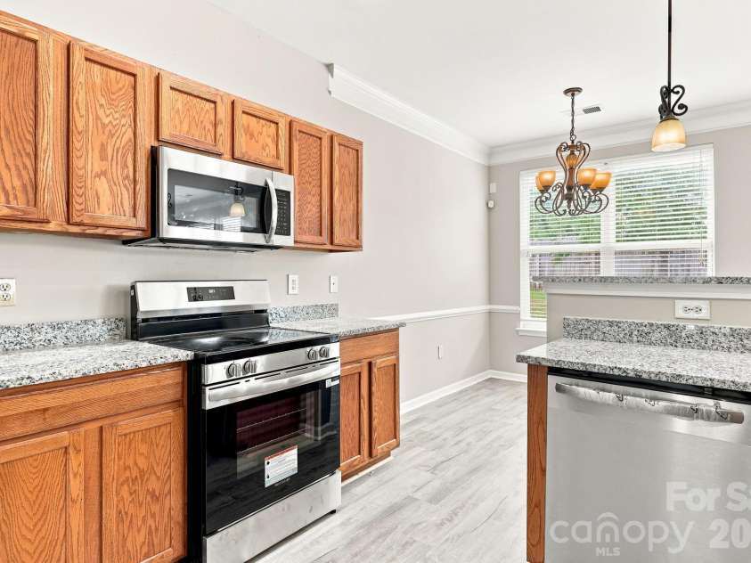 6826 Chieftain Drive, Charlotte, NC 28216.  MLS# CAR4388778, YatesRealty ID 27642. 