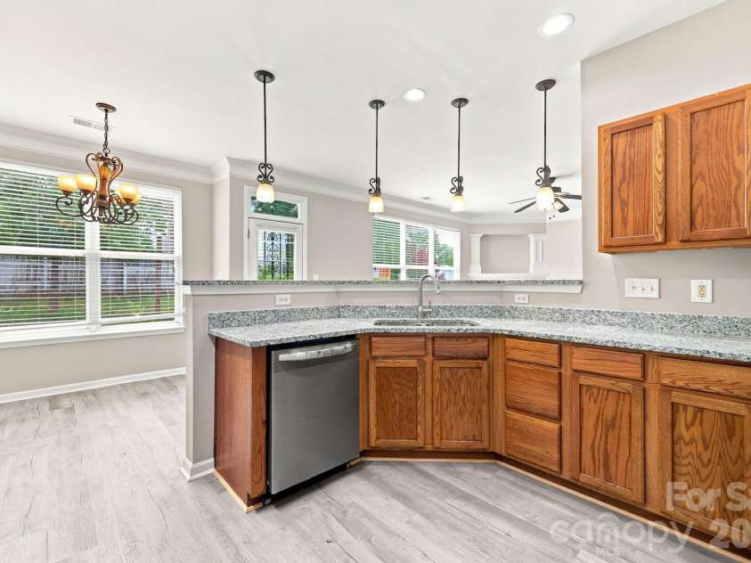 6826 Chieftain Drive, Charlotte, NC 28216.  MLS# CAR4388778, YatesRealty ID 27642. 