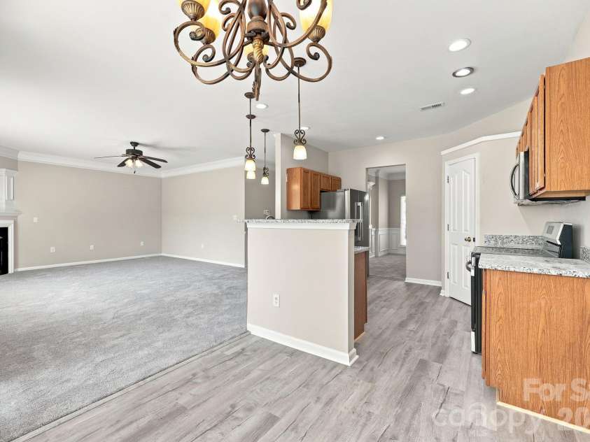 6826 Chieftain Drive, Charlotte, NC 28216.  MLS# CAR4388778, YatesRealty ID 27642. 