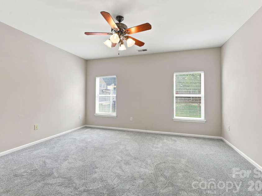 6826 Chieftain Drive, Charlotte, NC 28216.  MLS# CAR4388778, YatesRealty ID 27642. 