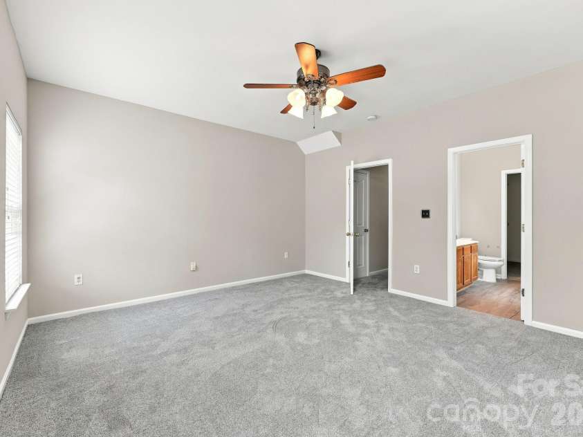 6826 Chieftain Drive, Charlotte, NC 28216.  MLS# CAR4388778, YatesRealty ID 27642. 