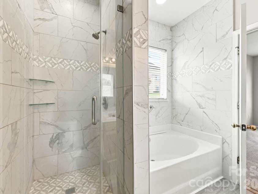 6826 Chieftain Drive, Charlotte, NC 28216.  MLS# CAR4388778, YatesRealty ID 27642. 