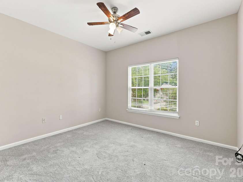 6826 Chieftain Drive, Charlotte, NC 28216.  MLS# CAR4388778, YatesRealty ID 27642. 