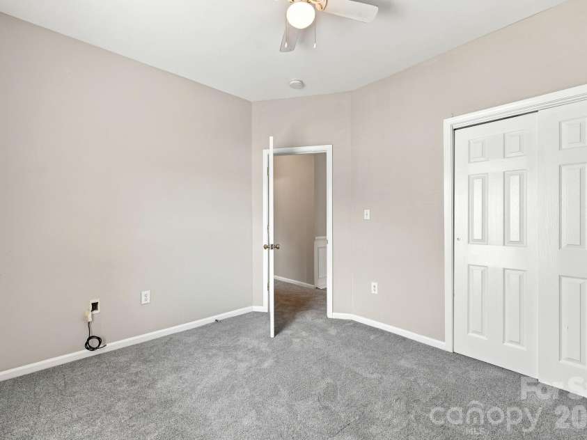 6826 Chieftain Drive, Charlotte, NC 28216.  MLS# CAR4388778, YatesRealty ID 27642. 