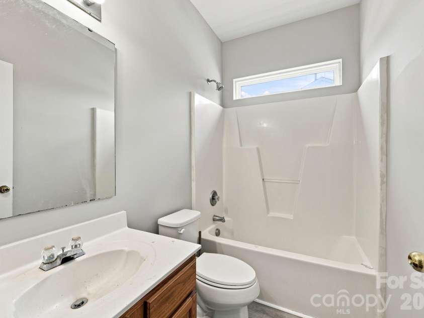 6826 Chieftain Drive, Charlotte, NC 28216.  MLS# CAR4388778, YatesRealty ID 27642. 