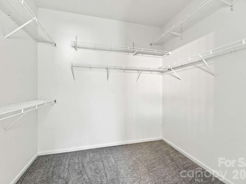 6826 Chieftain Drive, Charlotte, NC 28216.  MLS# CAR4388778, YatesRealty ID 27642. 