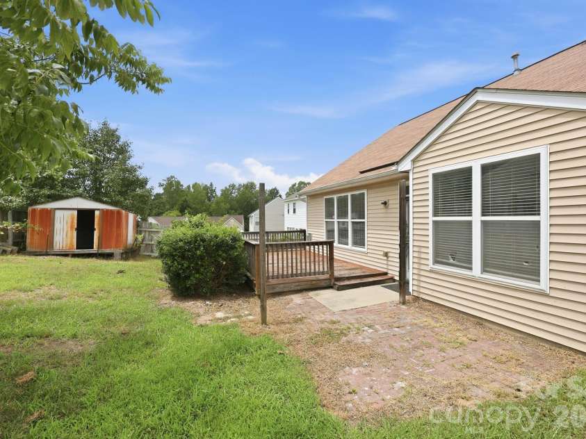 6826 Chieftain Drive, Charlotte, NC 28216.  MLS# CAR4388778, YatesRealty ID 27642. 