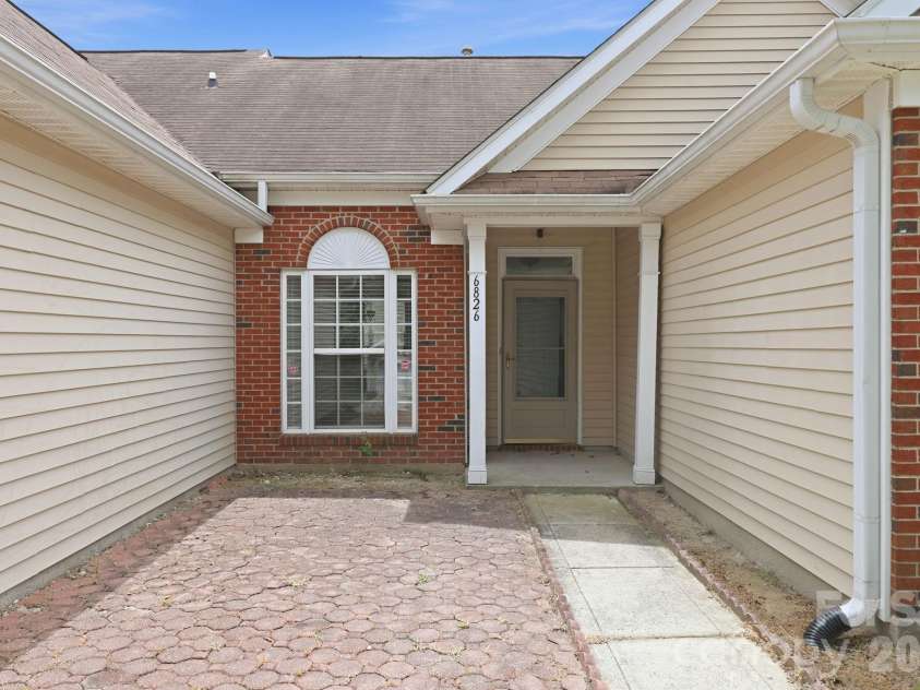 6826 Chieftain Drive, Charlotte, NC 28216.  MLS# CAR4388778, YatesRealty ID 27642. 