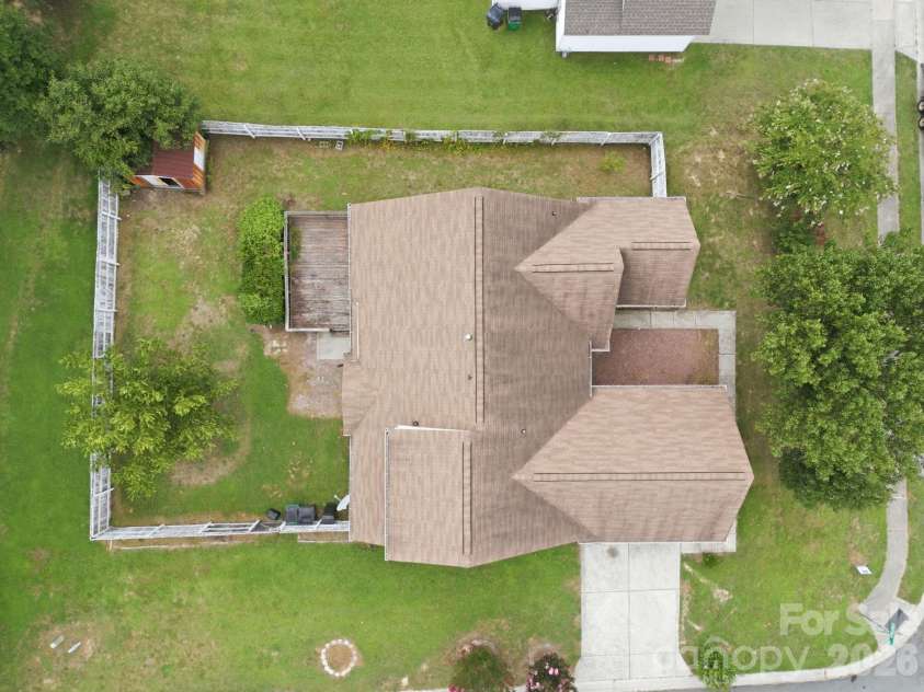 6826 Chieftain Drive, Charlotte, NC 28216.  MLS# CAR4388778, YatesRealty ID 27642. 
