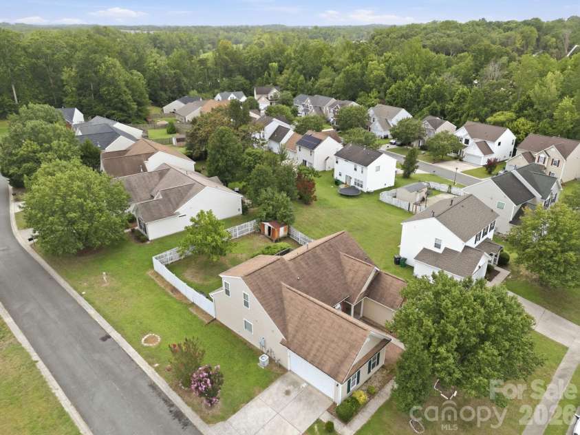 6826 Chieftain Drive, Charlotte, NC 28216.  MLS# CAR4388778, YatesRealty ID 27642. 