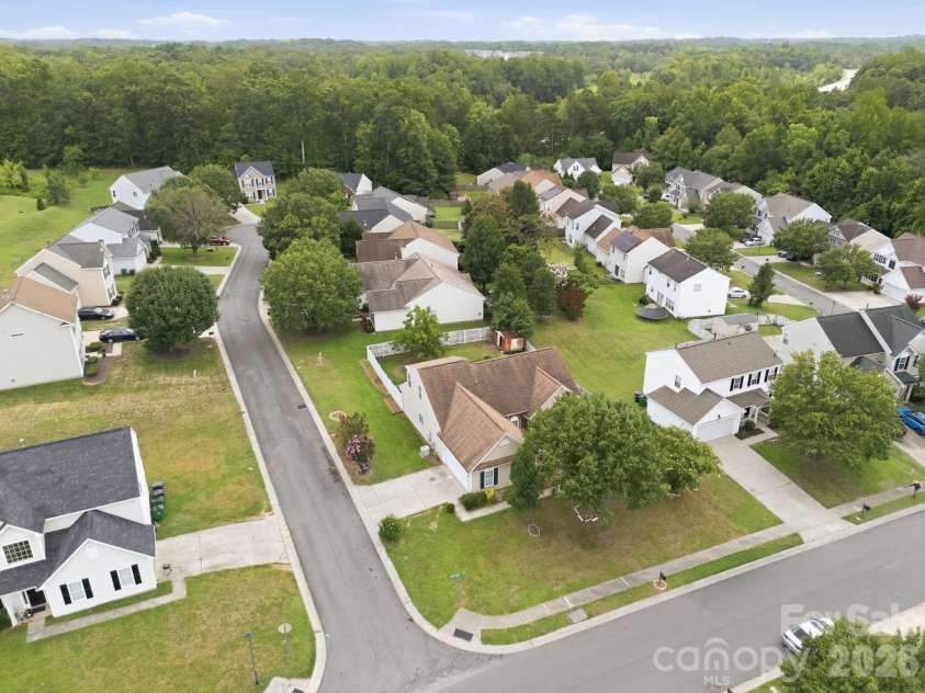 6826 Chieftain Drive, Charlotte, NC 28216.  MLS# CAR4388778, YatesRealty ID 27642. 