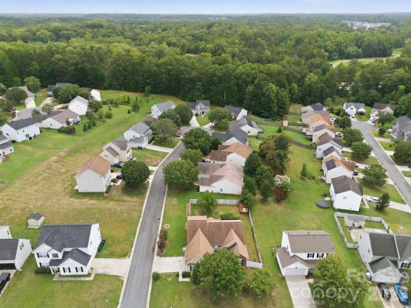 6826 Chieftain Drive, Charlotte, NC 28216.  MLS# CAR4388778, YatesRealty ID 27642. 