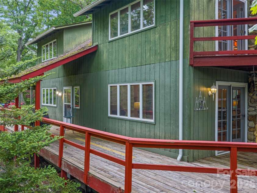 820 Wild Rose Lane, Burnsville, NC 28714.  MLS# CAR4386114, YatesRealty ID 27644. 