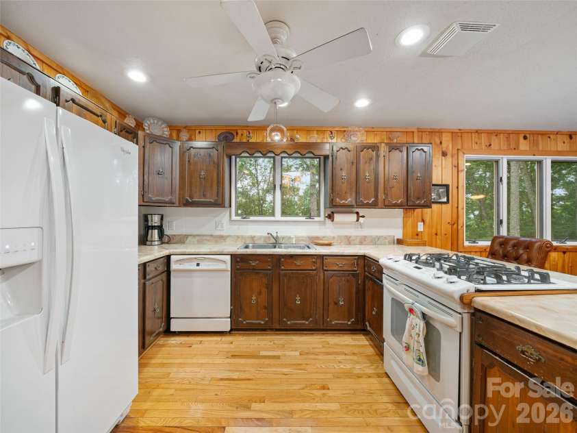 820 Wild Rose Lane, Burnsville, NC 28714.  MLS# CAR4386114, YatesRealty ID 27644. 
