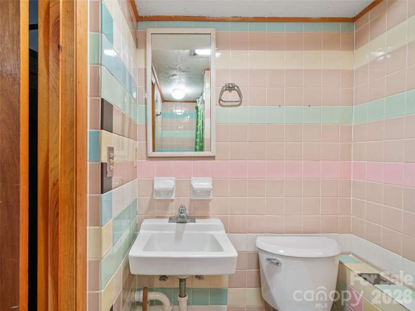 820 Wild Rose Lane, Burnsville, NC 28714.  MLS# CAR4386114, YatesRealty ID 27644. 