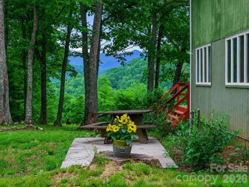 820 Wild Rose Lane, Burnsville, NC 28714.  MLS# CAR4386114, YatesRealty ID 27644. 