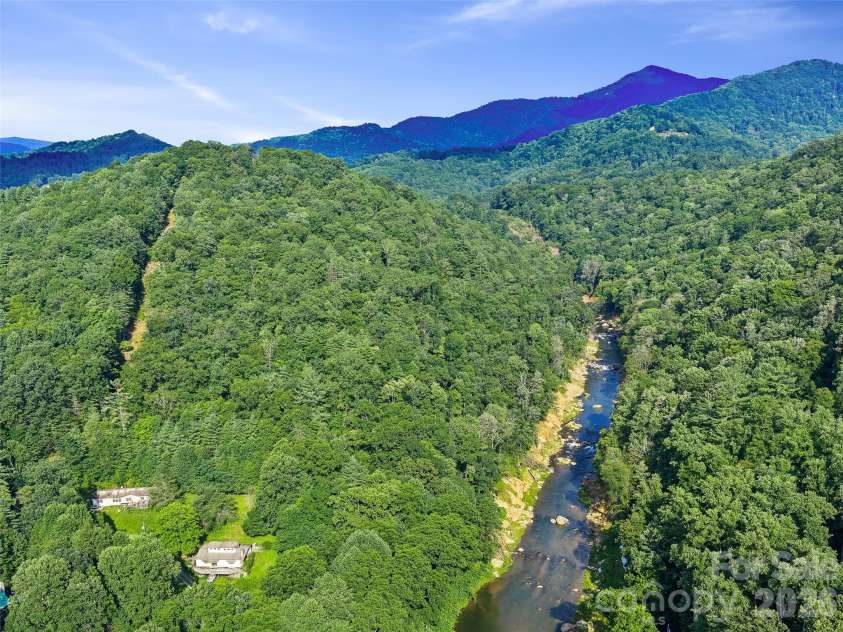 820 Wild Rose Lane, Burnsville, NC 28714.  MLS# CAR4386114, YatesRealty ID 27644. 