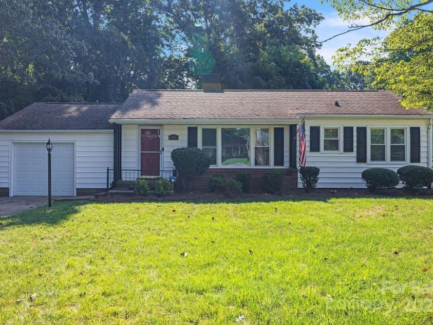 878 Henkel Road, Statesville, NC 28677.  MLS# CAR4284299, YatesRealty ID 27644. 