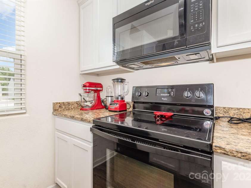 8005 Stevie Oaks Lane, Charlotte, NC 28215.  MLS# CAR4266457, YatesRealty ID 27645. 