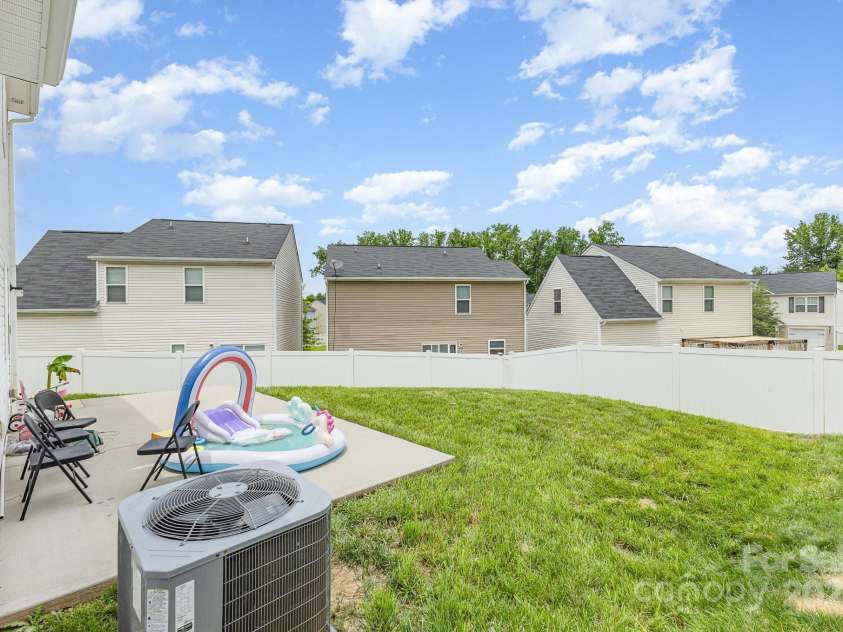 8005 Stevie Oaks Lane, Charlotte, NC 28215.  MLS# CAR4266457, YatesRealty ID 27645. 