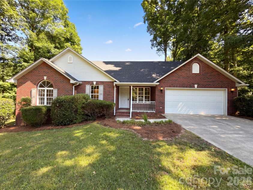 6018 Bryant Lane, Waxhaw, NC 28173.  MLS# CAR4385282, YatesRealty ID 27646. 