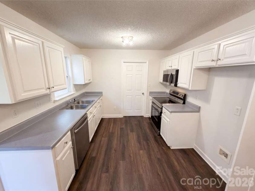 6018 Bryant Lane, Waxhaw, NC 28173.  MLS# CAR4385282, YatesRealty ID 27646. 