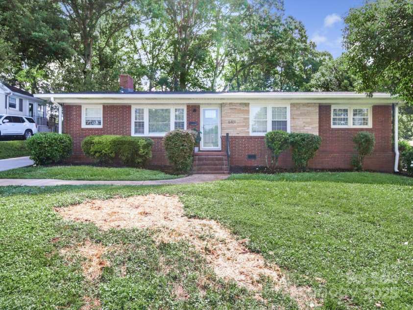 6401 Montpelier Road, Charlotte, NC 28210.  MLS# CAR4271537, YatesRealty ID 27646. 6401 Montpelier