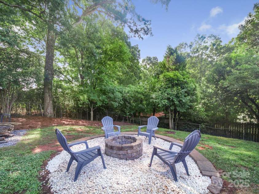 6401 Montpelier Road, Charlotte, NC 28210.  MLS# CAR4271537, YatesRealty ID 27646. 