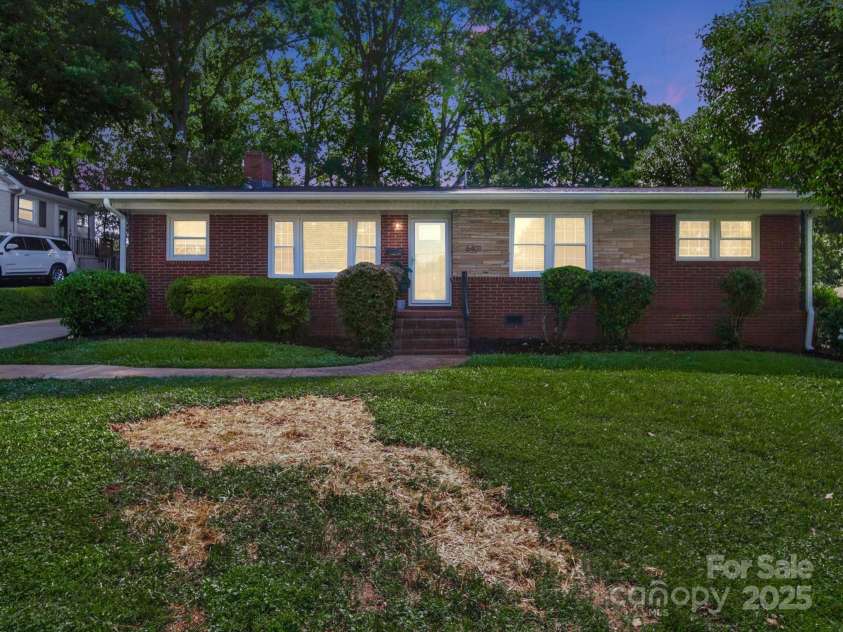 6401 Montpelier Road, Charlotte, NC 28210.  MLS# CAR4271537, YatesRealty ID 27646. 