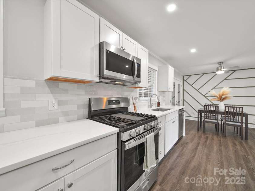 6401 Montpelier Road, Charlotte, NC 28210.  MLS# CAR4271537, YatesRealty ID 27646. Kitchen