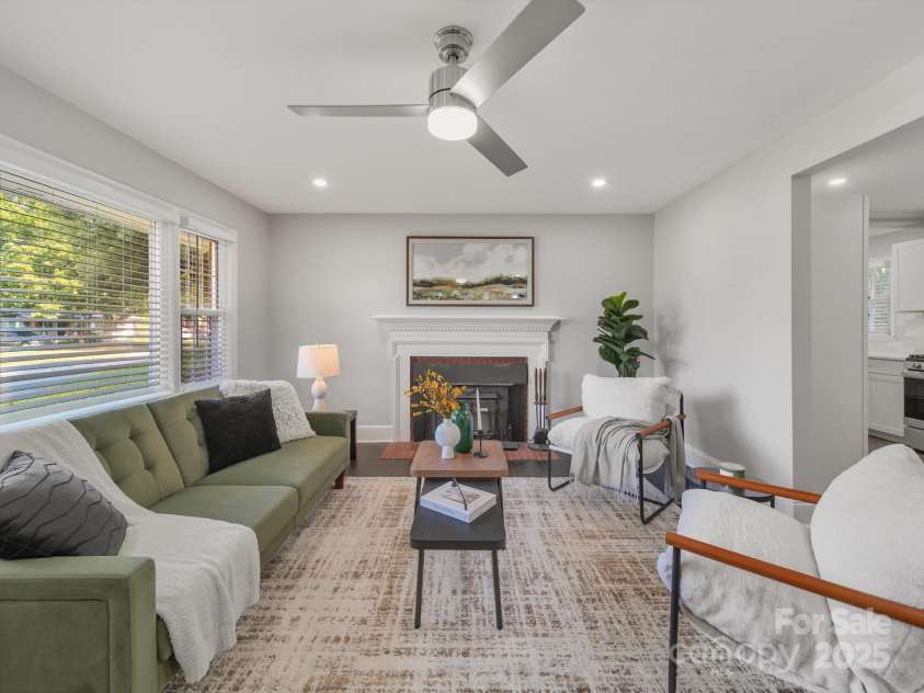 6401 Montpelier Road, Charlotte, NC 28210.  MLS# CAR4271537, YatesRealty ID 27646. Living Room