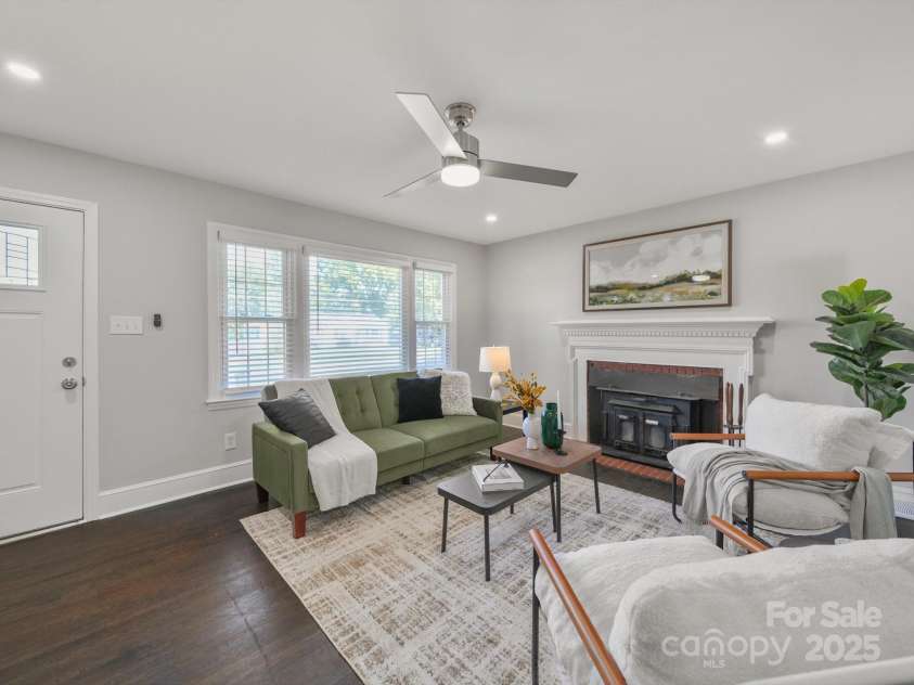 6401 Montpelier Road, Charlotte, NC 28210.  MLS# CAR4271537, YatesRealty ID 27646. Living Room