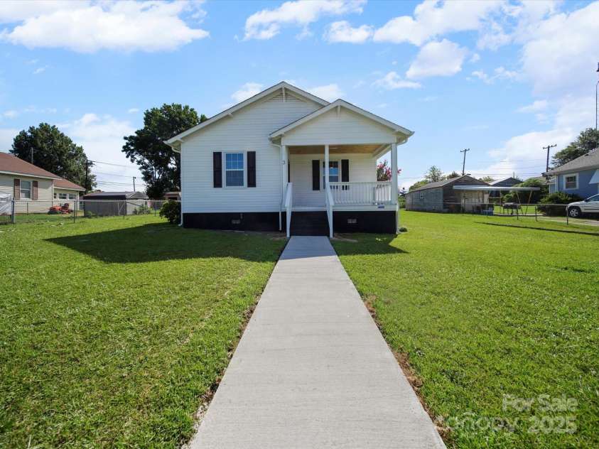 3 Maple Street, Great Falls, SC 29055.  MLS# CAR4283364, YatesRealty ID 27647. 