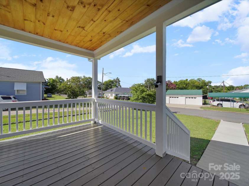 3 Maple Street, Great Falls, SC 29055.  MLS# CAR4283364, YatesRealty ID 27647. 