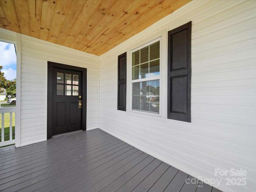 3 Maple Street, Great Falls, SC 29055.  MLS# CAR4283364, YatesRealty ID 27647. 