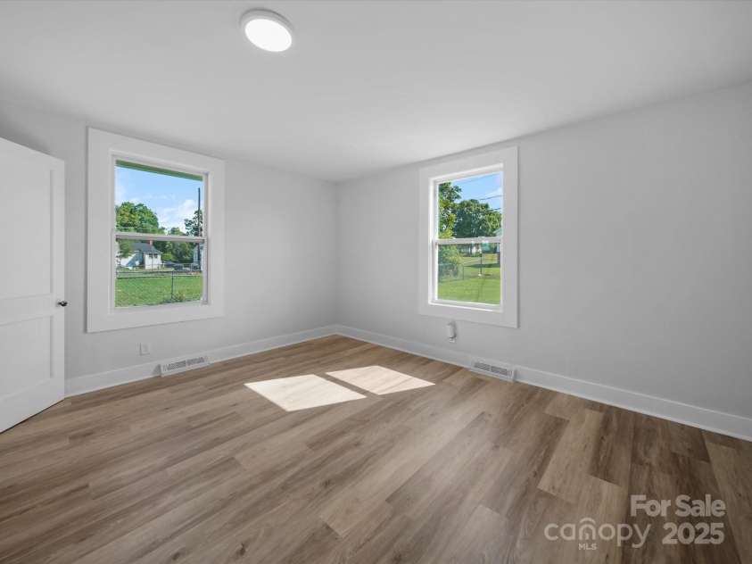 3 Maple Street, Great Falls, SC 29055.  MLS# CAR4283364, YatesRealty ID 27647. 