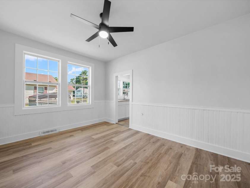 3 Maple Street, Great Falls, SC 29055.  MLS# CAR4283364, YatesRealty ID 27647. 