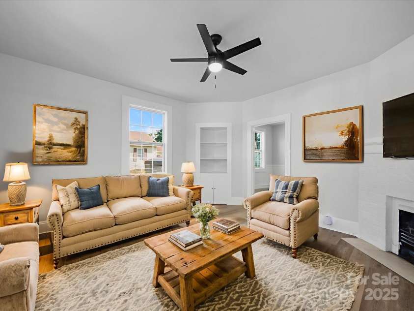 3 Maple Street, Great Falls, SC 29055.  MLS# CAR4283364, YatesRealty ID 27647. 