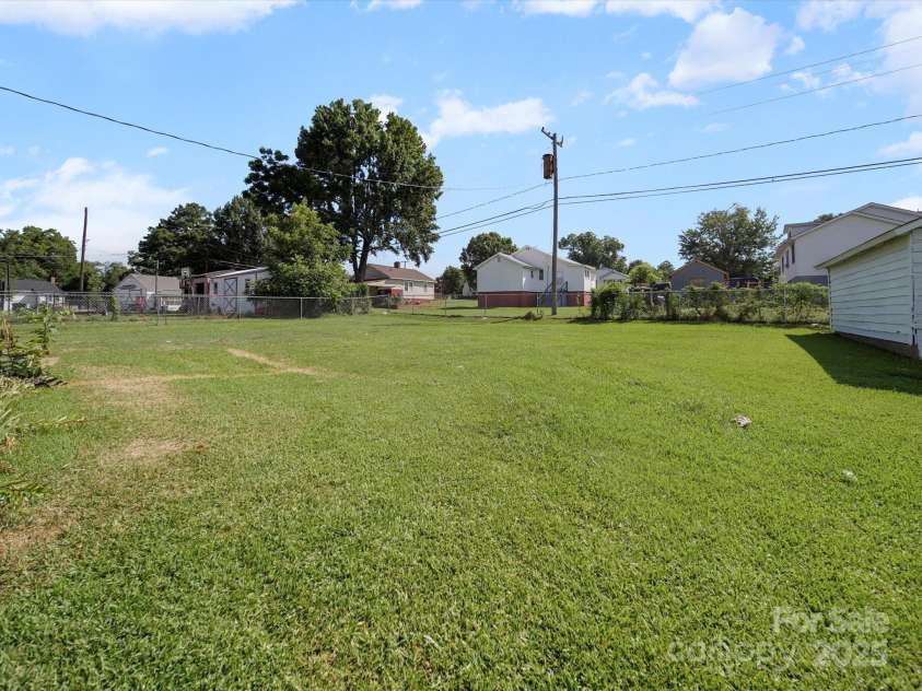 3 Maple Street, Great Falls, SC 29055.  MLS# CAR4283364, YatesRealty ID 27647. 