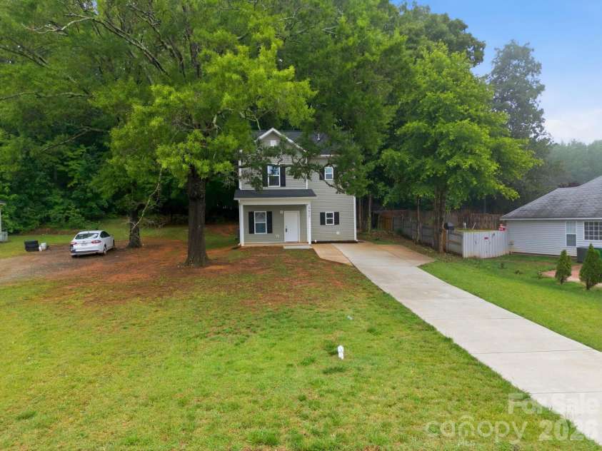 8625 Terra Cotta Drive, Charlotte, NC 28215.  MLS# CAR4387374, YatesRealty ID 27647. 