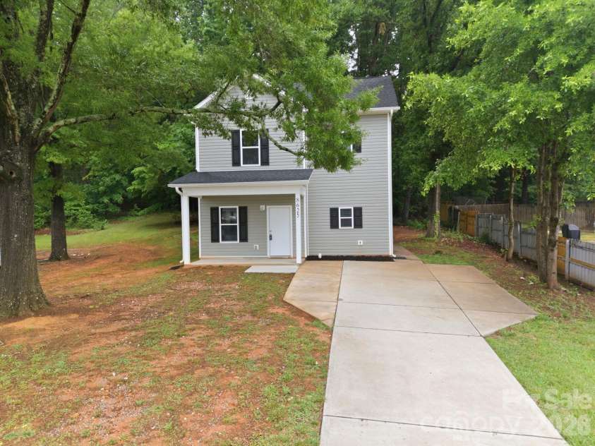 8625 Terra Cotta Drive, Charlotte, NC 28215.  MLS# CAR4387374, YatesRealty ID 27647. 