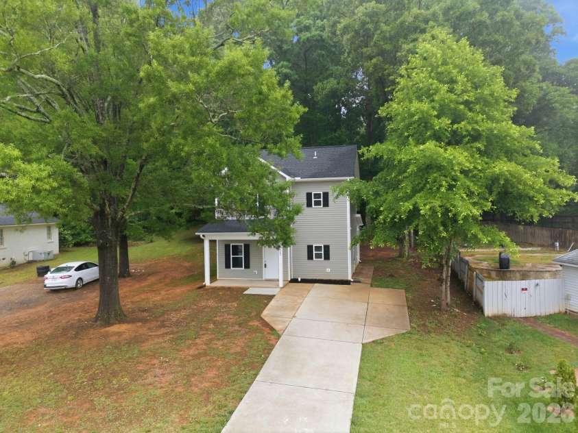 8625 Terra Cotta Drive, Charlotte, NC 28215.  MLS# CAR4387374, YatesRealty ID 27647. 