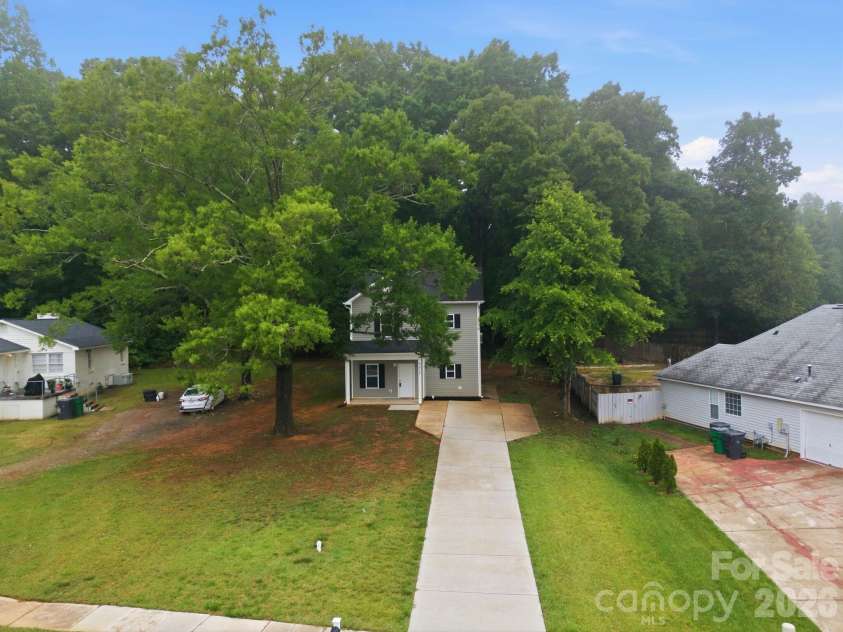 8625 Terra Cotta Drive, Charlotte, NC 28215.  MLS# CAR4387374, YatesRealty ID 27647. 