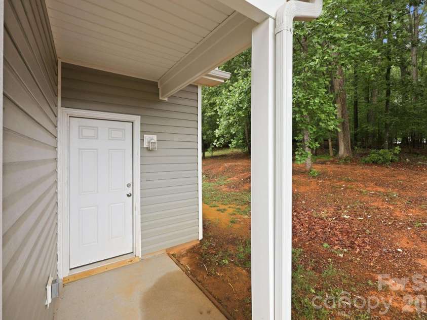 8625 Terra Cotta Drive, Charlotte, NC 28215.  MLS# CAR4387374, YatesRealty ID 27647. 